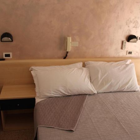 Hotel Mora ريميني المظهر الخارجي الصورة