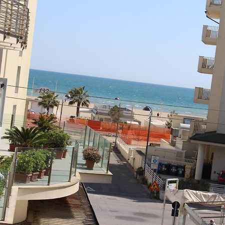 Hotel Mora ريميني المظهر الخارجي الصورة