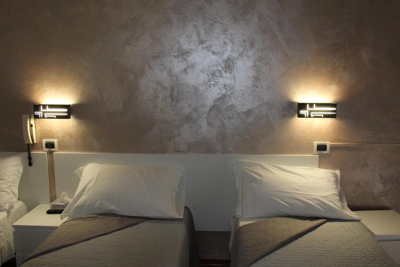 Hotel Mora ريميني المظهر الخارجي الصورة
