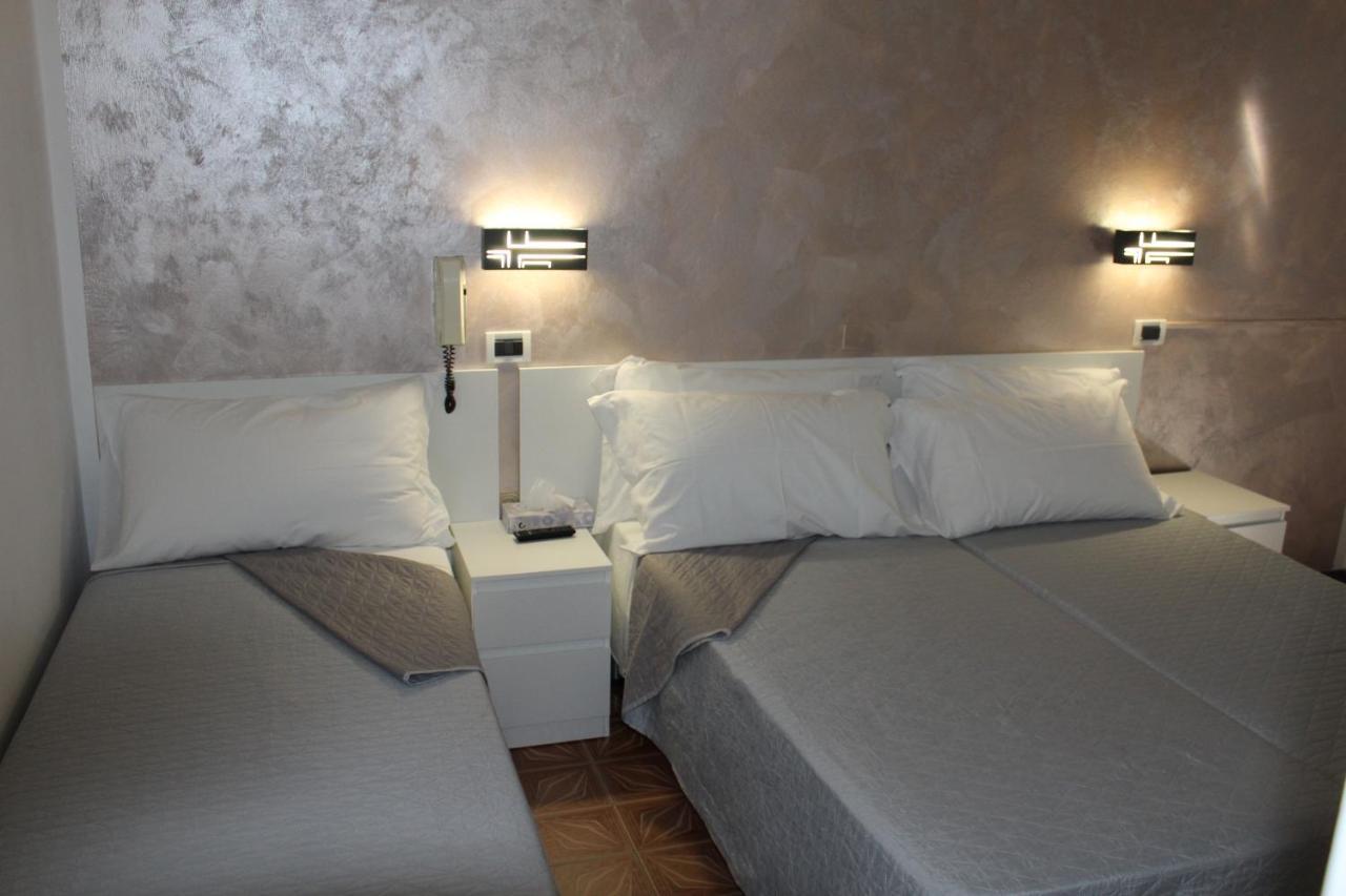 Hotel Mora ريميني المظهر الخارجي الصورة