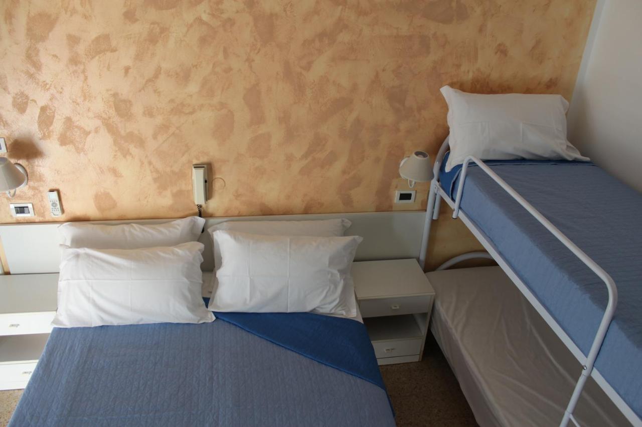 Hotel Mora ريميني المظهر الخارجي الصورة