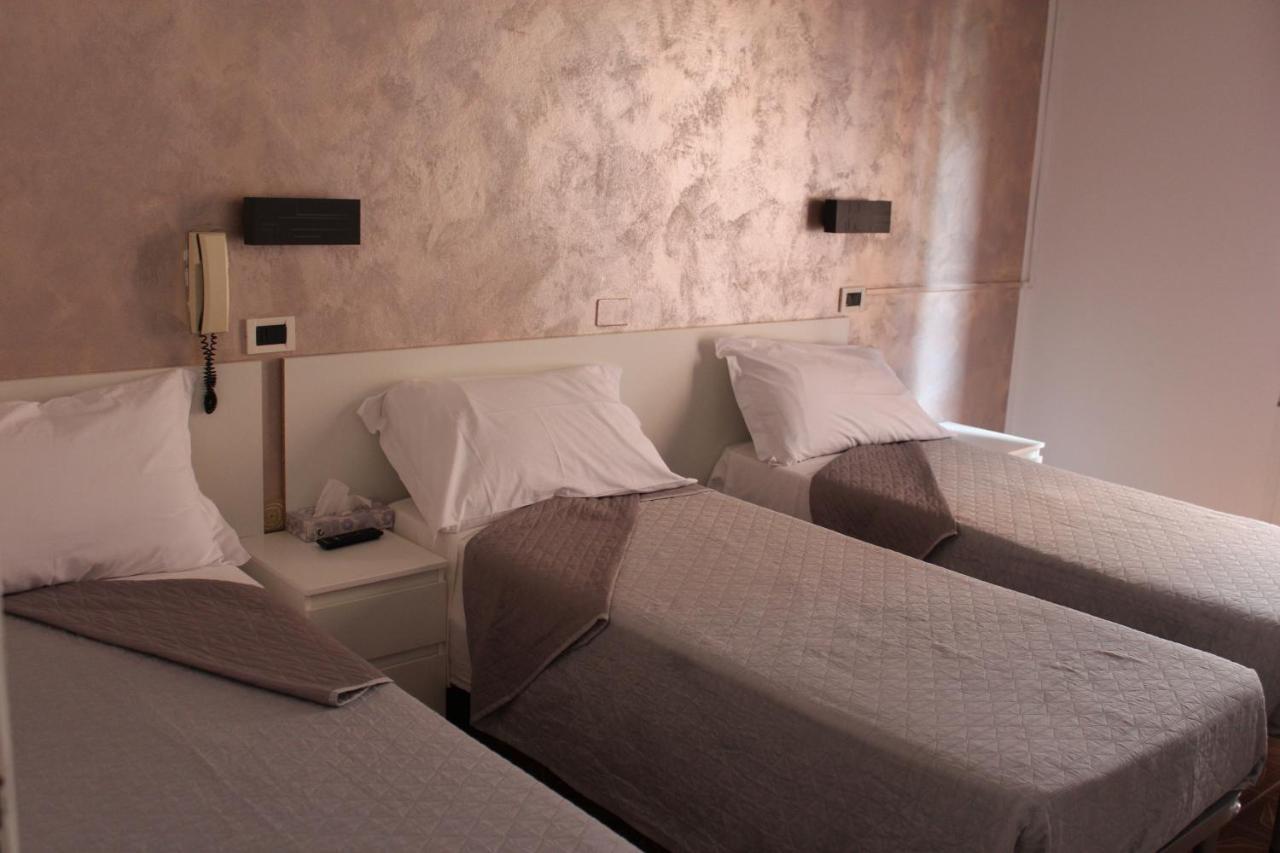 Hotel Mora ريميني المظهر الخارجي الصورة