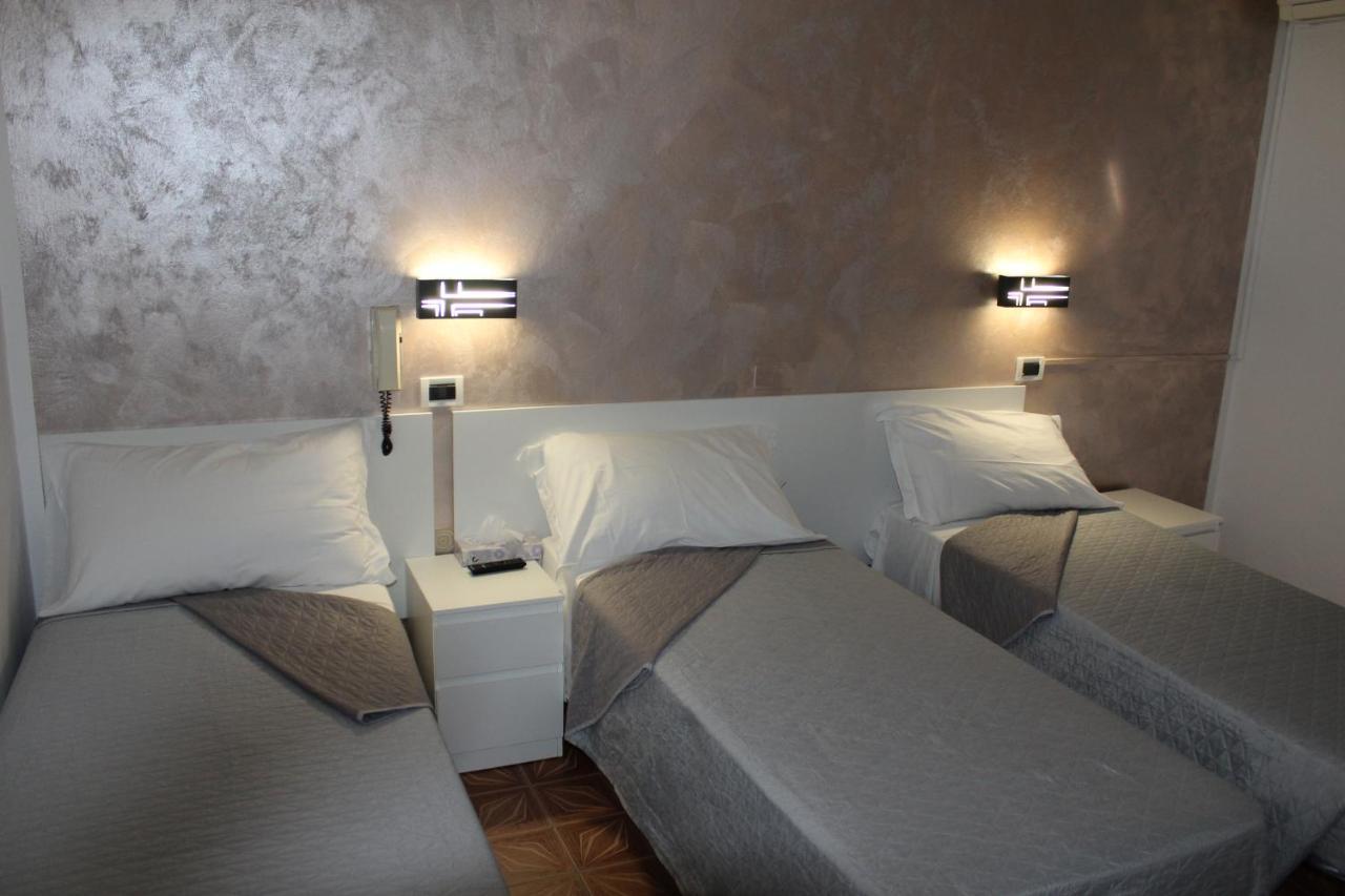 Hotel Mora ريميني المظهر الخارجي الصورة