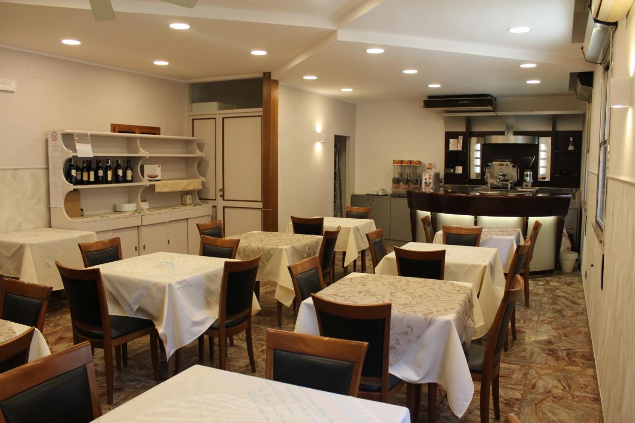 Hotel Mora ريميني المظهر الخارجي الصورة