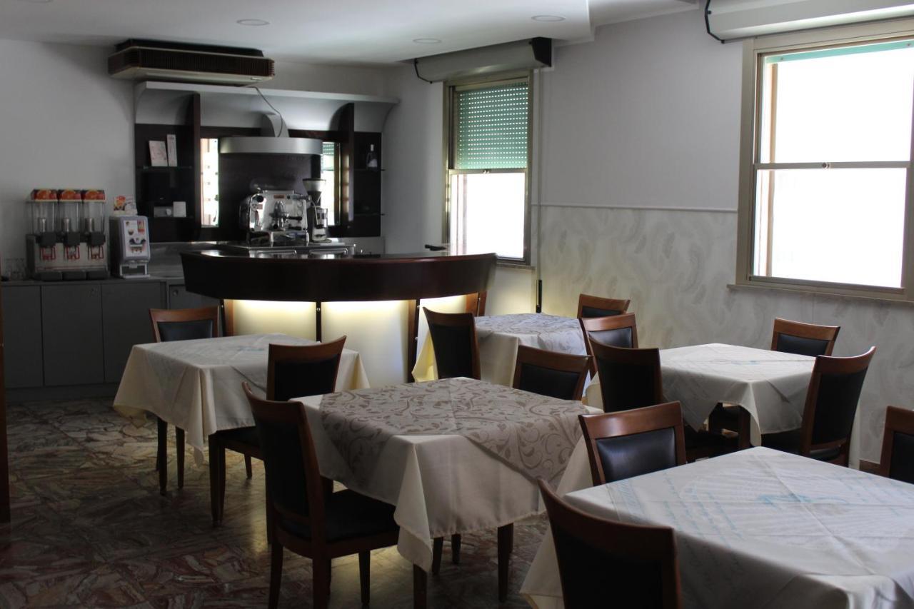 Hotel Mora ريميني المظهر الخارجي الصورة